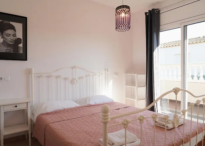 Spacious, Good Located In Sant Pere Pescador, Nautic Palmera Villa